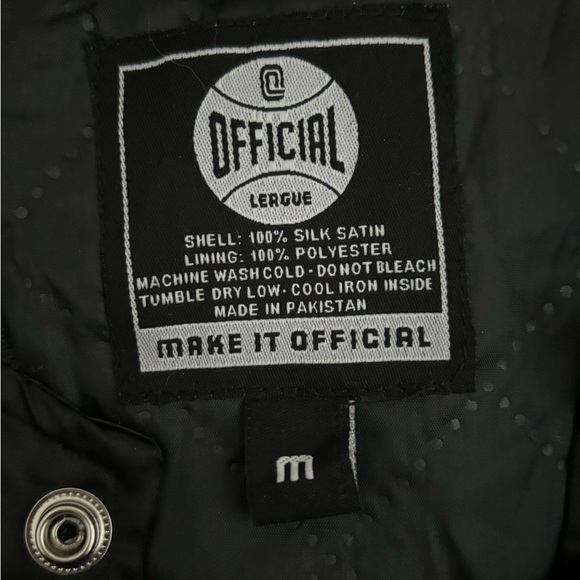 Green Day Saviors Tour 2024 Satin Bomber Jacket - Size Medium NWT - Picture 4 of 7